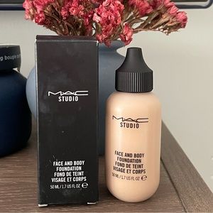Mac Face & Body Foundation (N1)